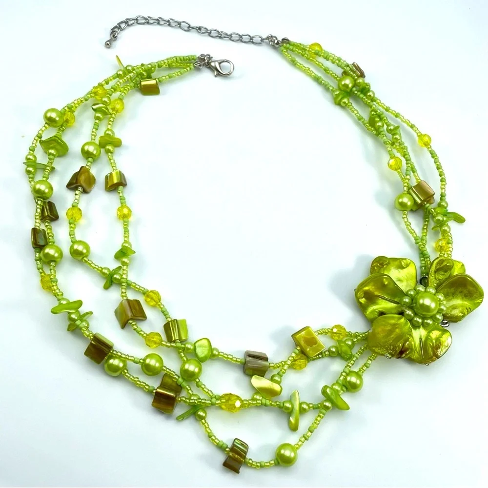 Beautiful Vintage Green Mother-of-Pearl Flower Statement Necklace Multi-Strand
